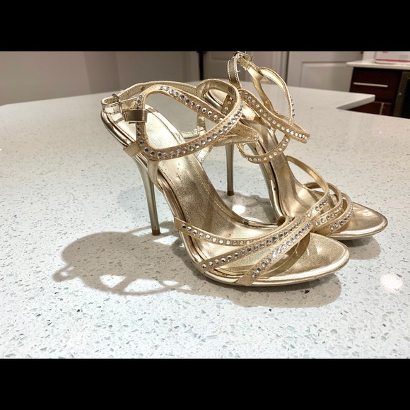 Aldo Gold Heels - Picture 3 of 5